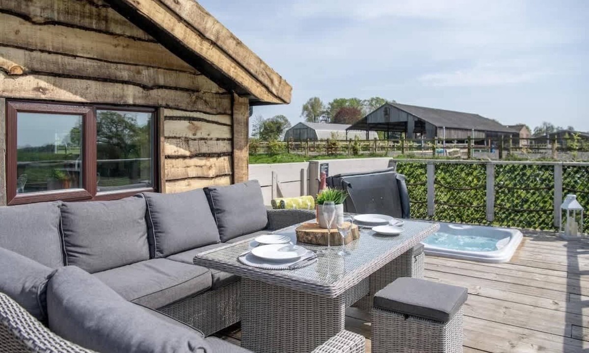 Bubwith Cabin | Tesseyman Lodge- Charming North Yorkshire Cabin w/Hot Tub & Views