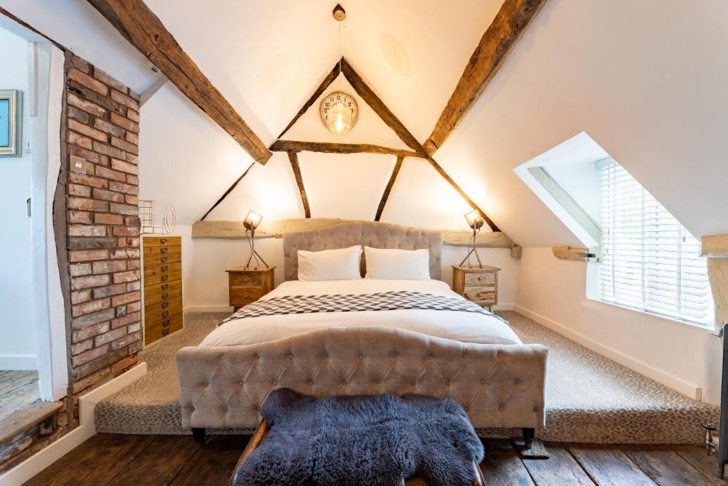 Henley-in-Arden Apartment | The Art Studio