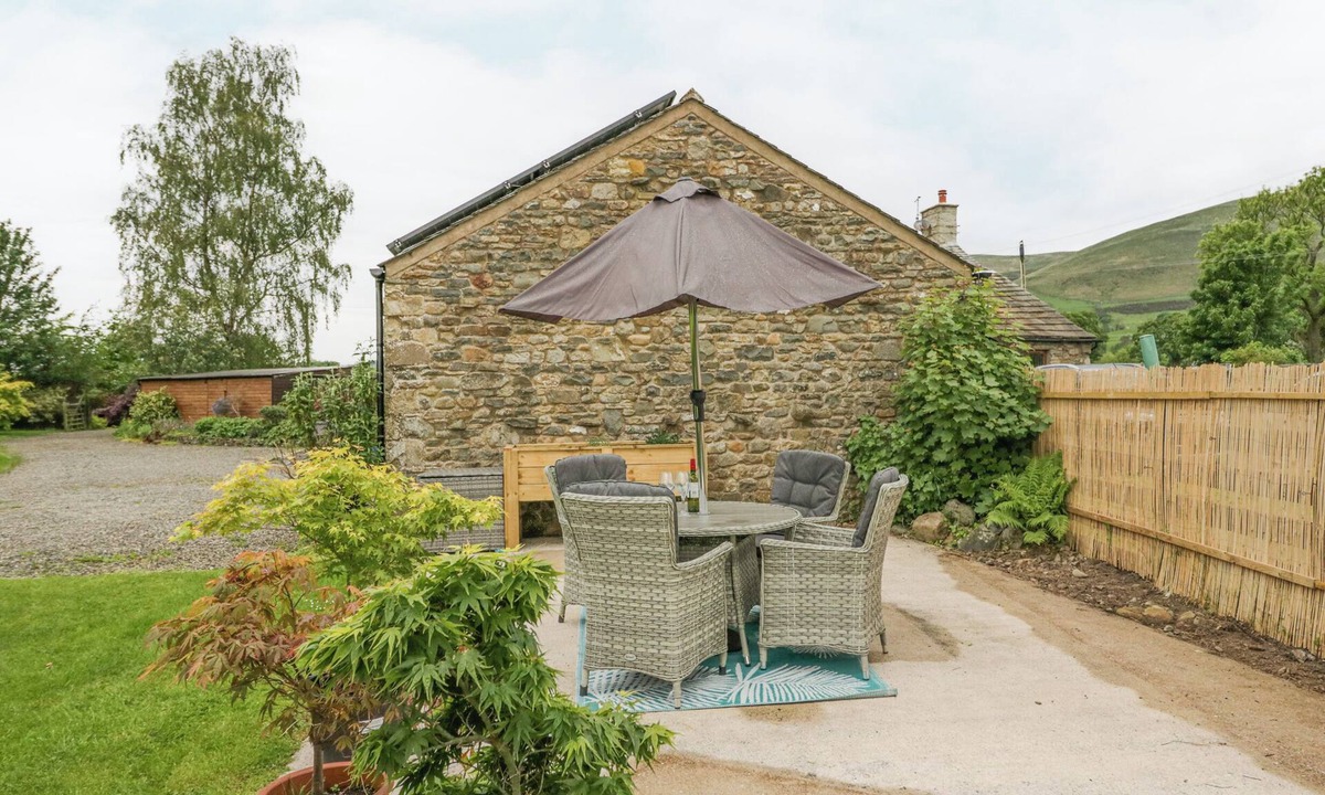 Sedbergh Cottage | THE BARN, pet friendly, character holiday cottage in Sedbergh