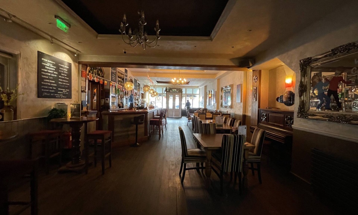 Oakleigh Hotel | The Barrington Hotel