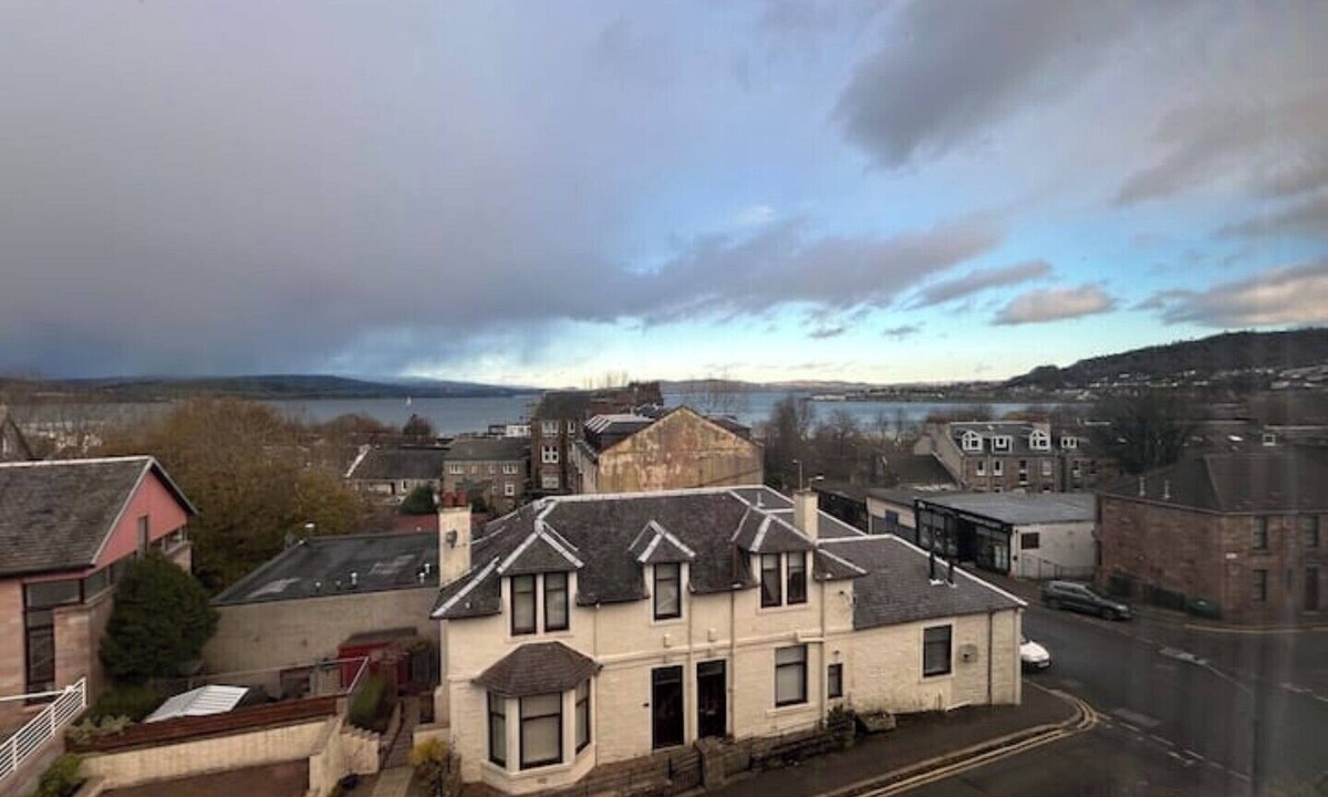 Gourock Apartment | The Bay View Apartment: Calm Gourock Apartment, Close to Waterfront & Transport