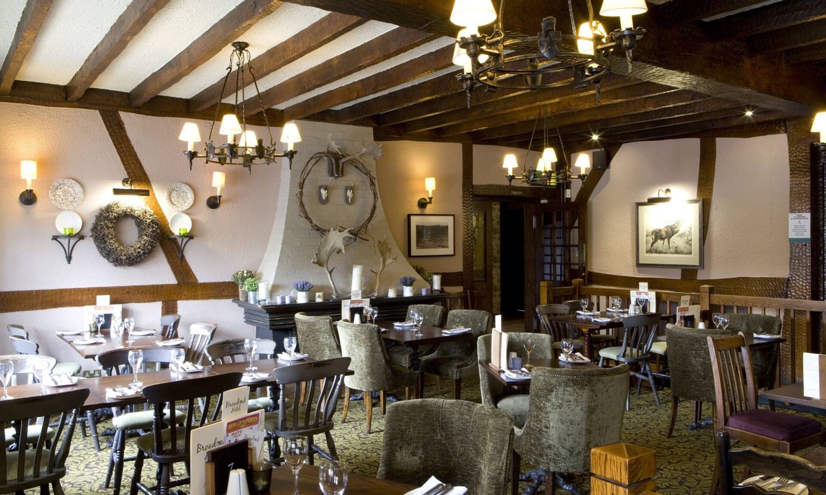 Ashton-under-Lyne Hotel | The Broadoak