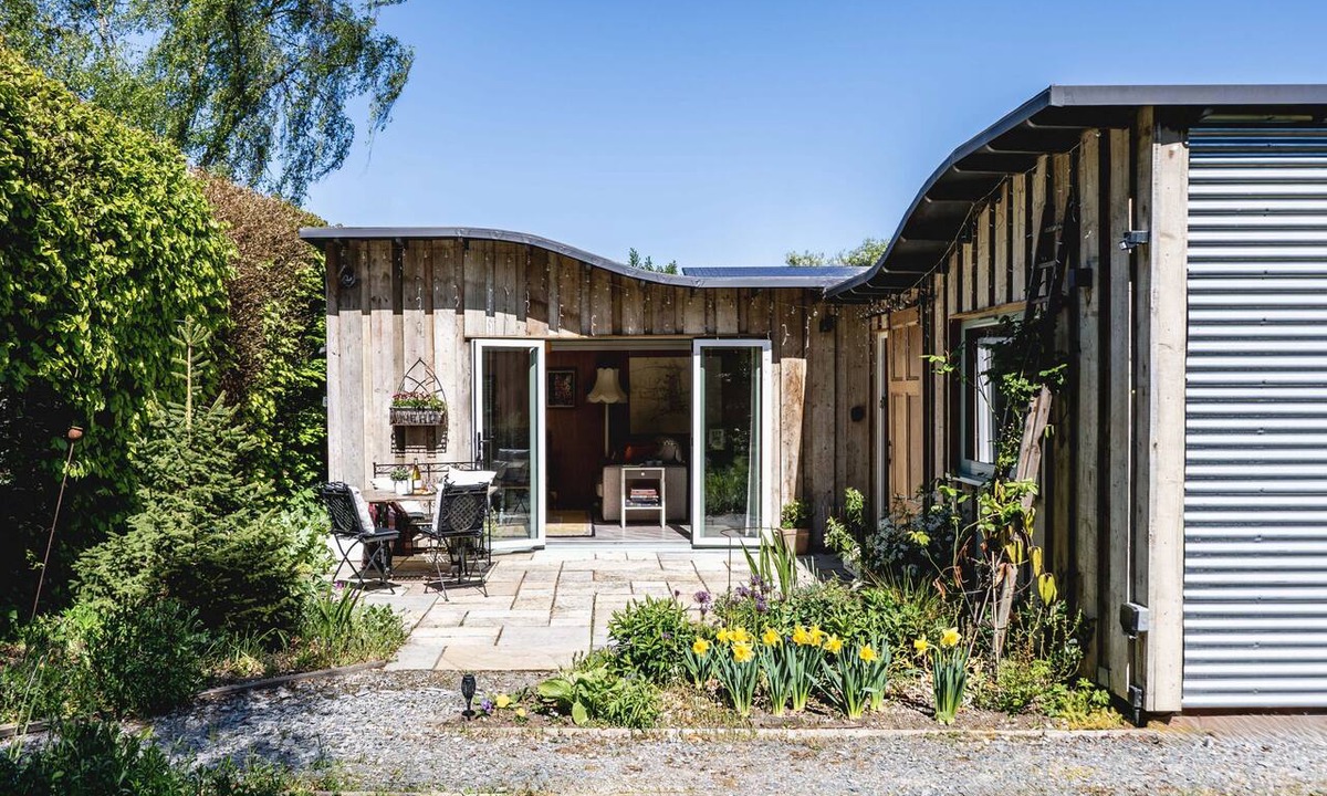 Bury St Edmunds Cabin | The Cabin - a cabin that sleeps 2 guests in 1 bedroom