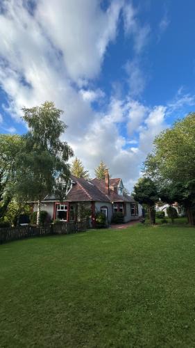 Airdrie Villa | The Cairn