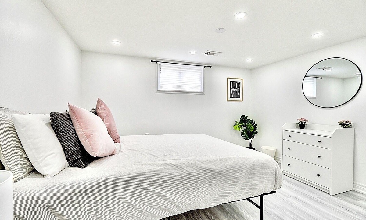Brampton West House | THE CENTRAL OASIS | Beautifully Designed Private 3 Bedroom