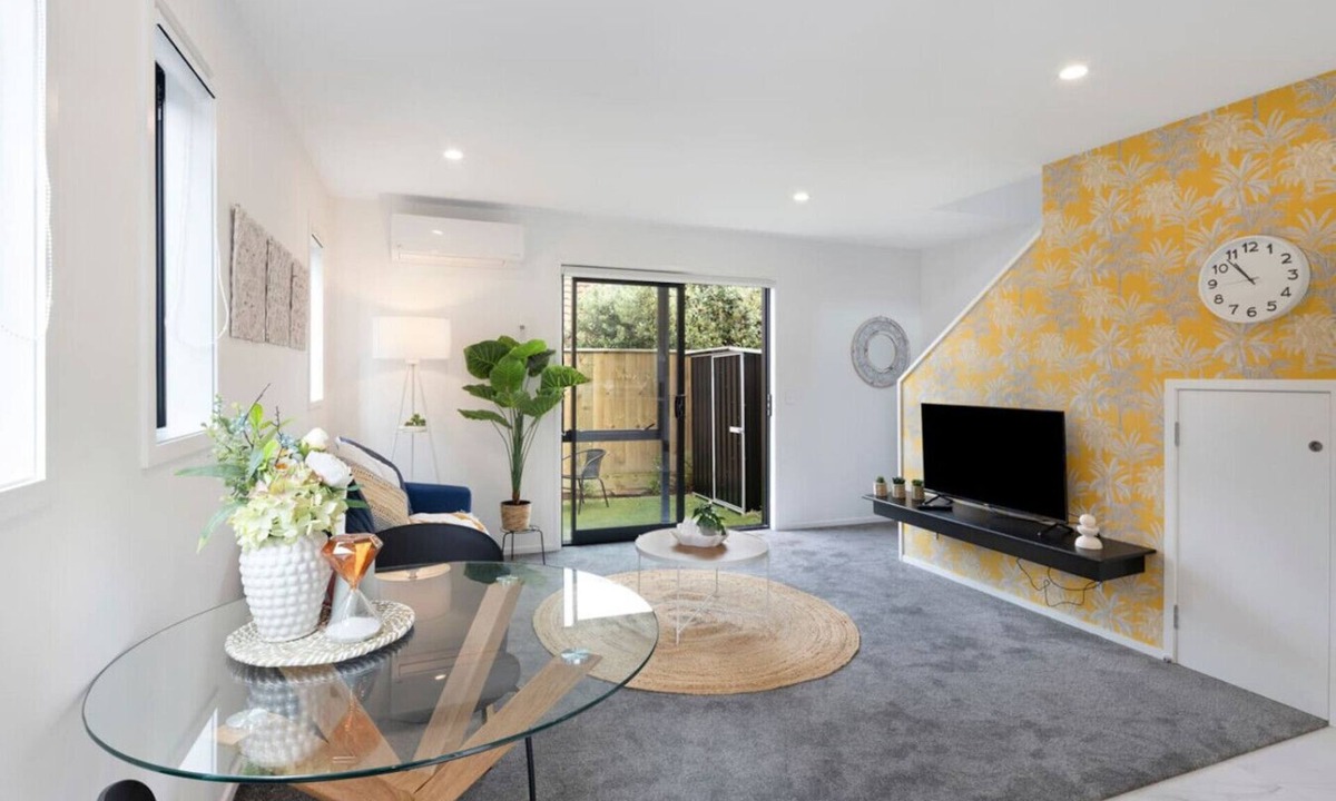 Lower Hutt Apartment | The Charming Getaway: 1BR Home