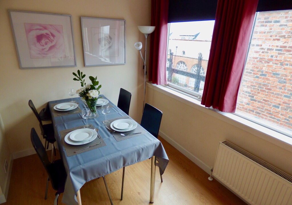 Tradeston Apartment | The Comfort Suite - Free wifi & Parking, Walk to city centre & subway