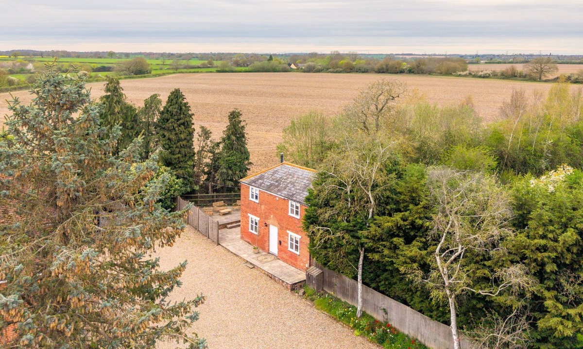 Halstead Cottage | The Cottage at Tuffon Hall, Sible Hedingham, Suffolk