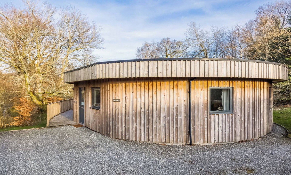 Killin Cottage | The Crannog - UKC9290