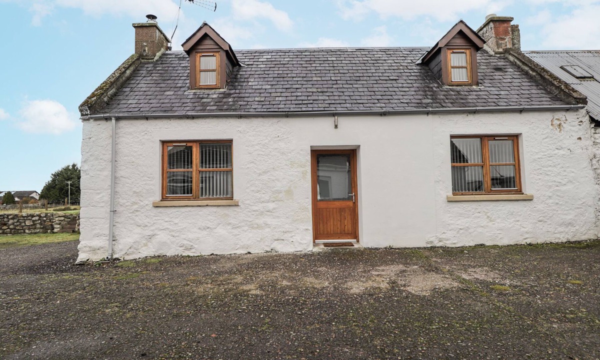 Marybank Cottage | THE CROFT HOUSE, family friendly, with open fire in Muir Of Ord