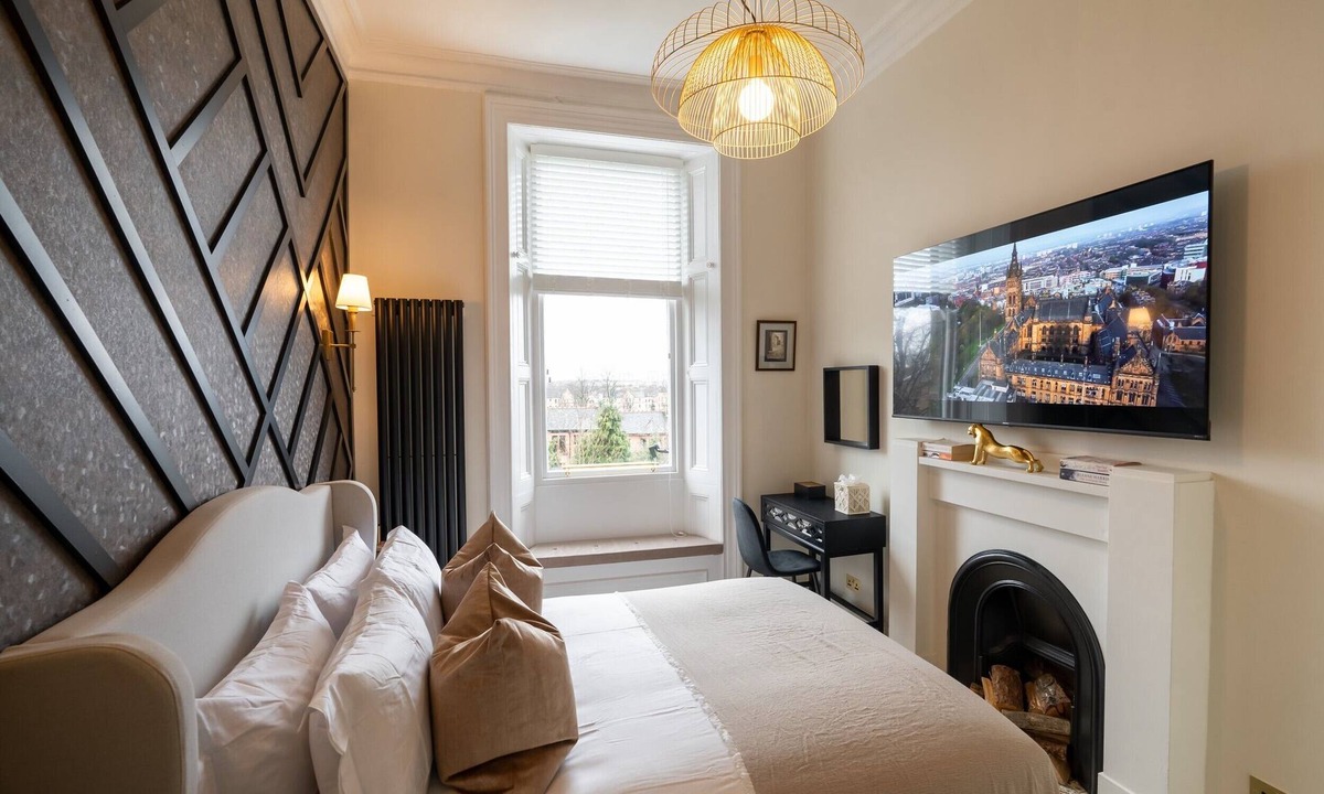 Dowanhill Apartment | The Devonshire Suite - Your 5 Star West End Stay!