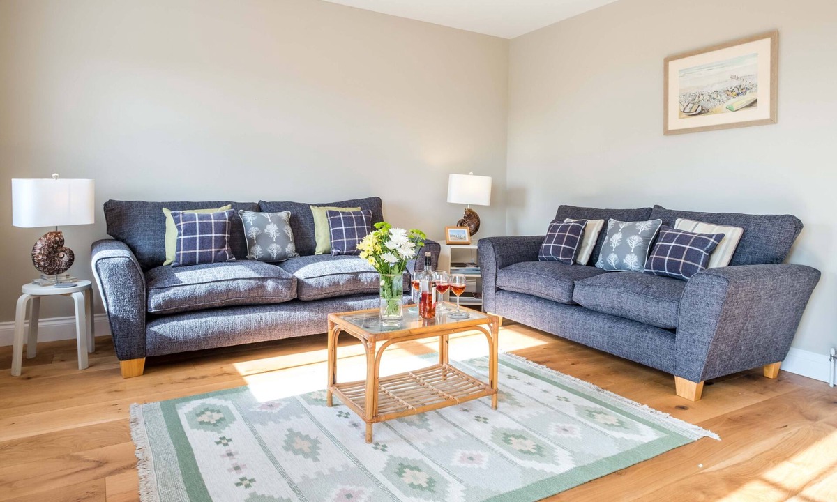 Leiston Cottage | The Dower Lodge - sleeps 5 guests in 3 bedrooms