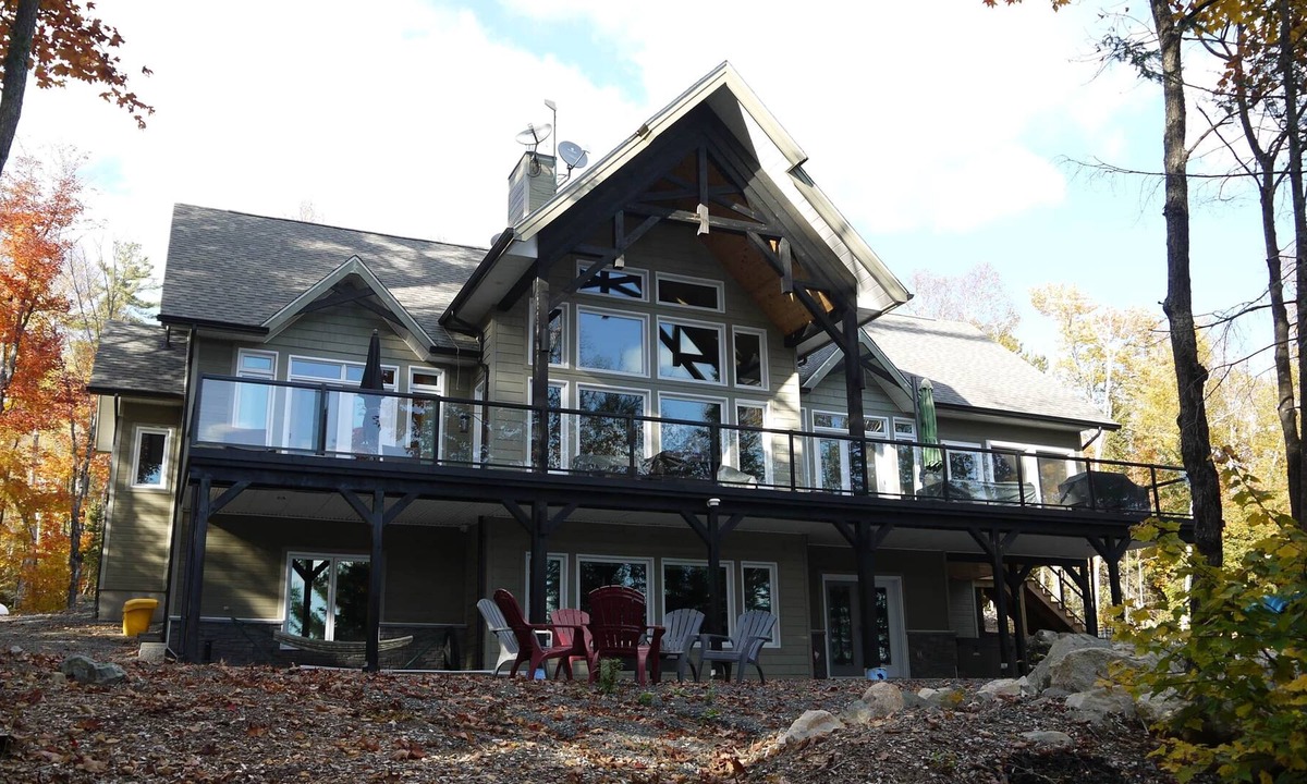 Elliot Lake House | The Dream-A Luxurious Cottage Getaway Ontario Canada