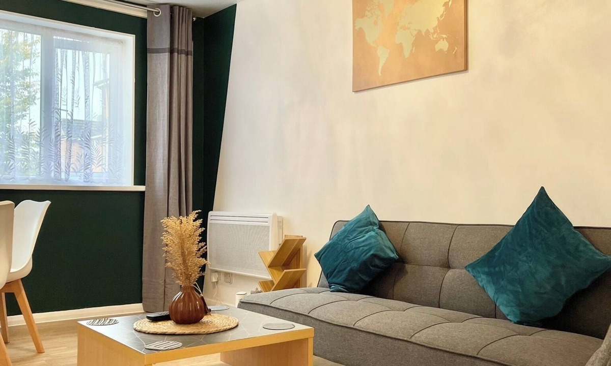 Goodmayes Apartment | The Express Apartment