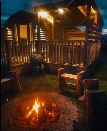 Newton Stewart House | The Galloway Steading - The Fox's Den with Preheated Hot Tub and Fire Pit