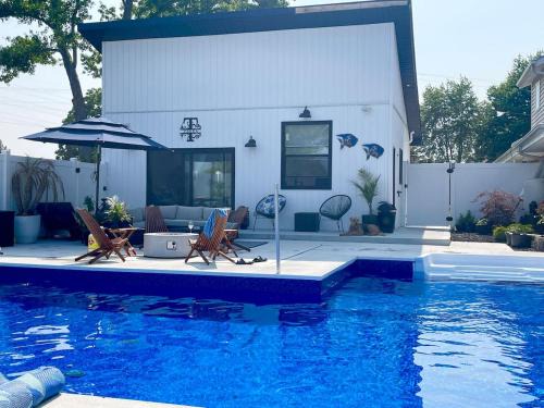 Lakeshore House | The Grand River Retreat Pool hot tub avail Sep