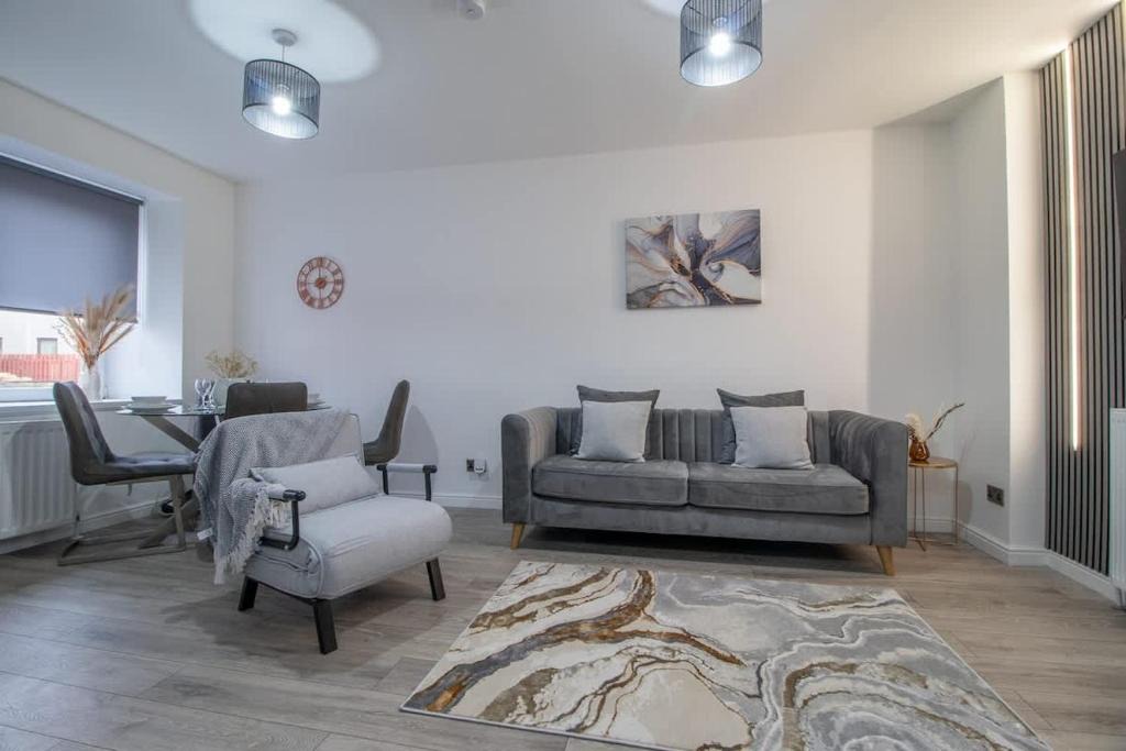 Larkhall House | The Larky - Modern 2 Bed Cottage in Larkhall