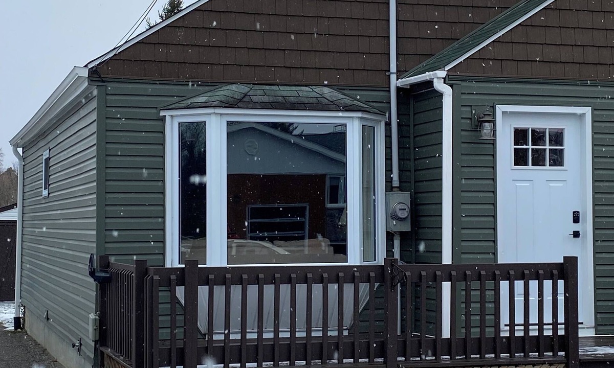 Temiskaming Shores House | The Little Green House :2 bedroom house on river, short walk to downtown core