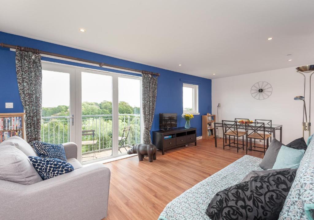 Restalrig Apartment | The Lochend Park View Residence No 2
