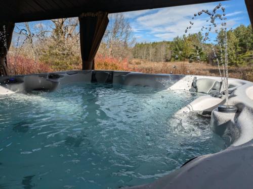 Douro-Dummer Bed & Breakfast | The Nest in the Forest Bed and Breakfast (Hot tub and Sauna)