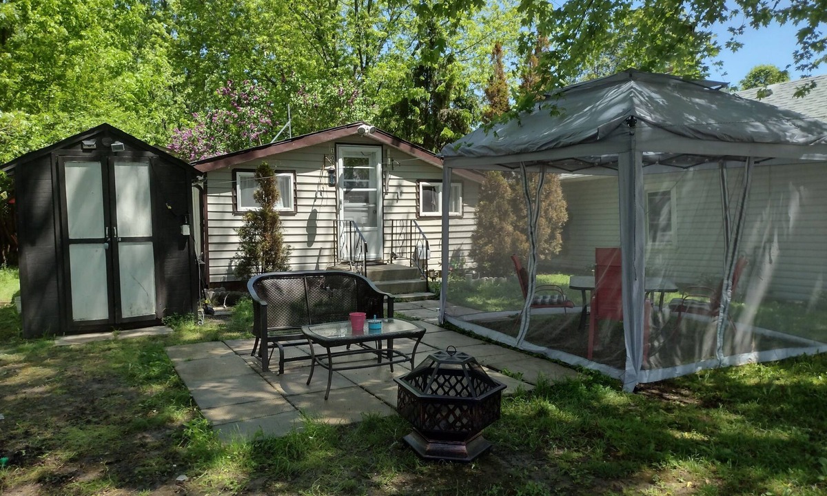 Kingsville House | The next best thing to the tropics