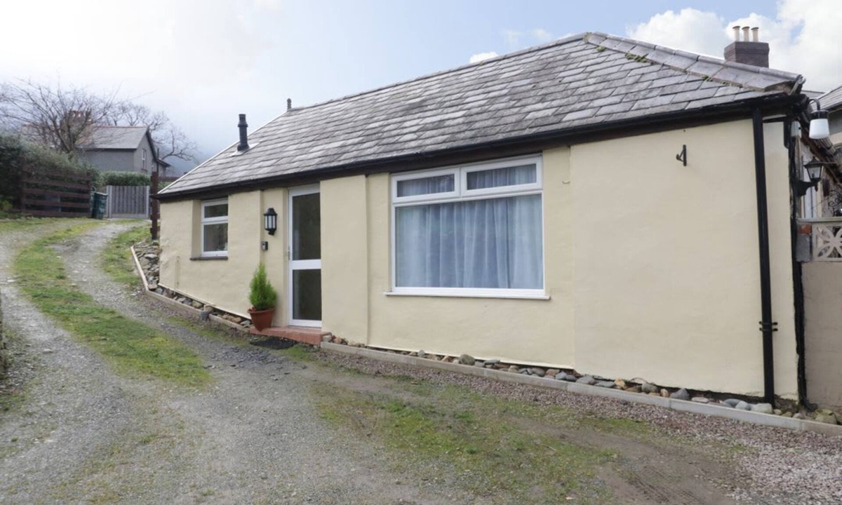 Penmaenmawr Cottage | The Old Coach House, Penmaenmawr