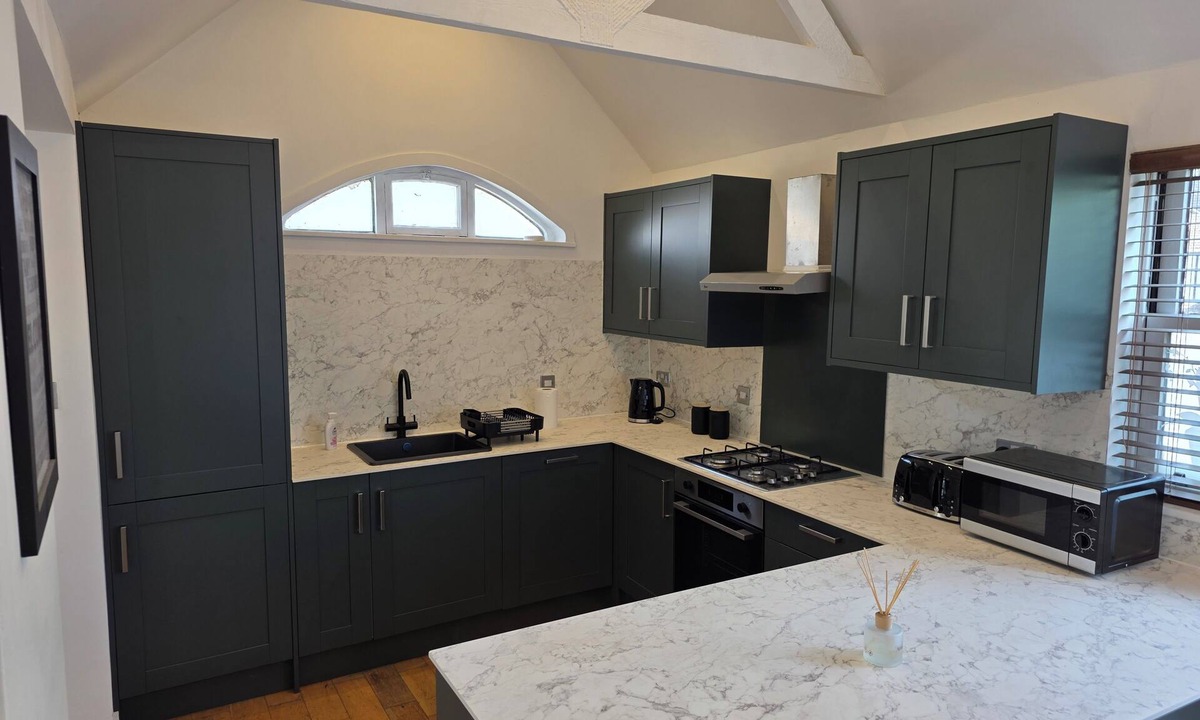 Valentines House | The Old Dairy, 2 York Mews - 3 Bedroom Studio House