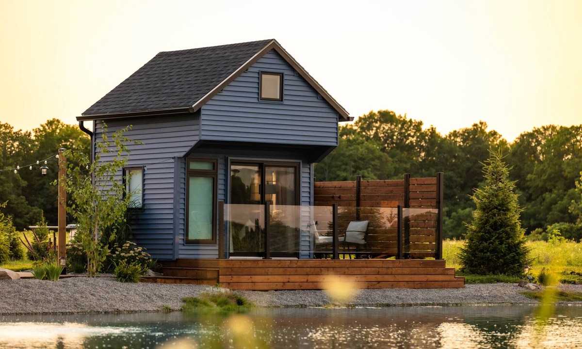 Port Rowan Cabin | The Pondhouse- Backyard Cabin with Sauna & Pond | Port Rowan