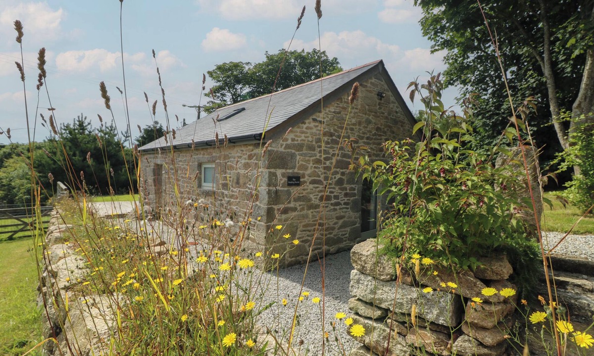 Mabe Cottage | THE READING ROOM, country holiday cottage in Constantine