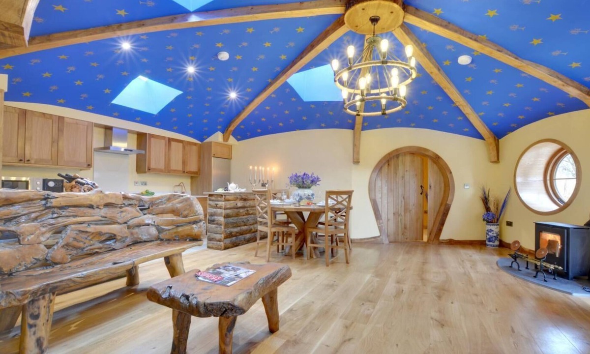 Ewhurst Green House | The Round Door Vineyard Cottage/Storybook Reteat