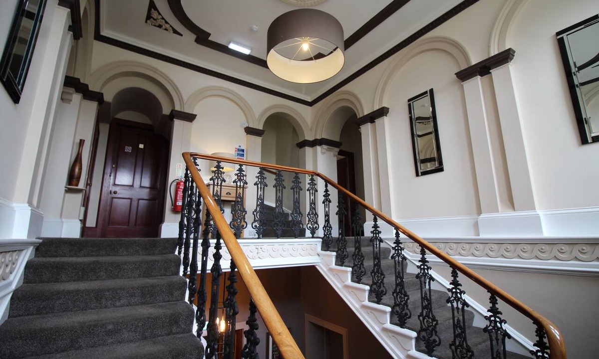 Elgin Bed & Breakfast | The Royal Hotel