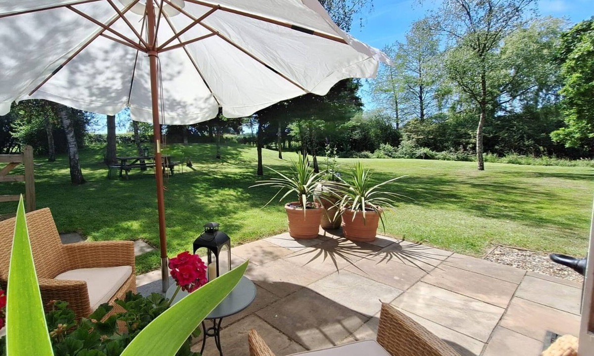 Abbess Roding House | The Smarden Snug for garden lovers