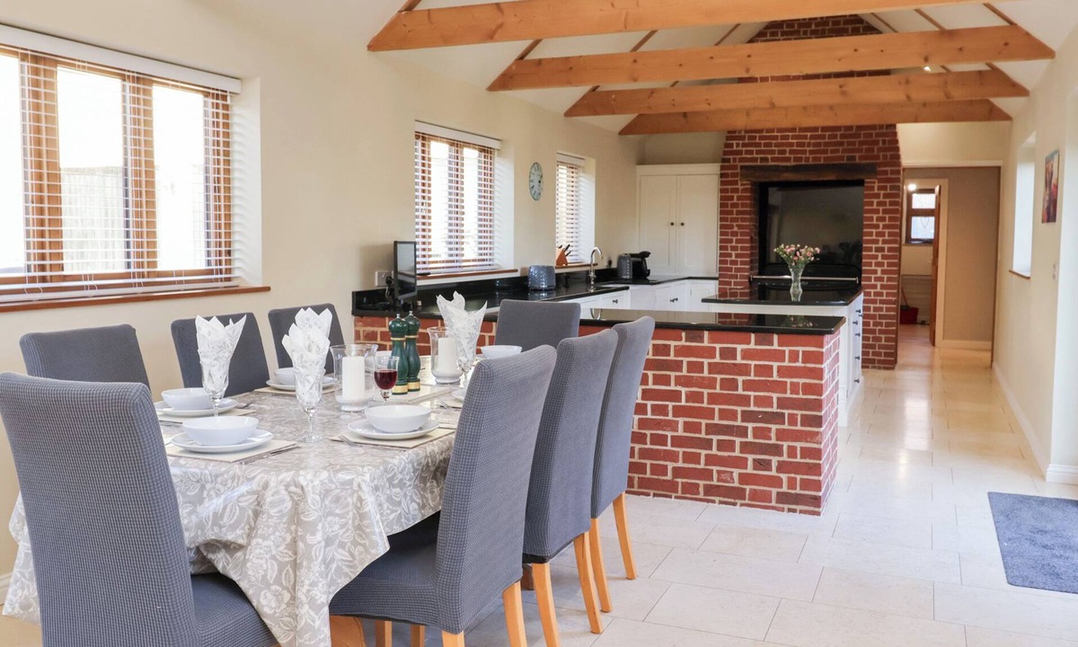 Diss Cottage | THE STABLES AT HALL BARN, family friendly in Walsham-Le-Willows