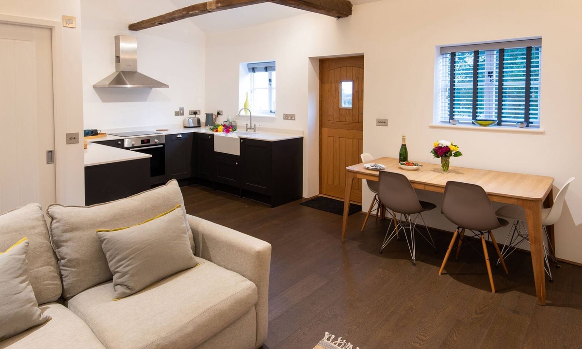 Darsham Cottage | The Stables, Darsham Old Hall - sleeps 2 guests in 1 bedroom