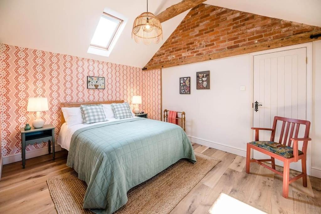 Woodbridge House | The Stables, Hoo