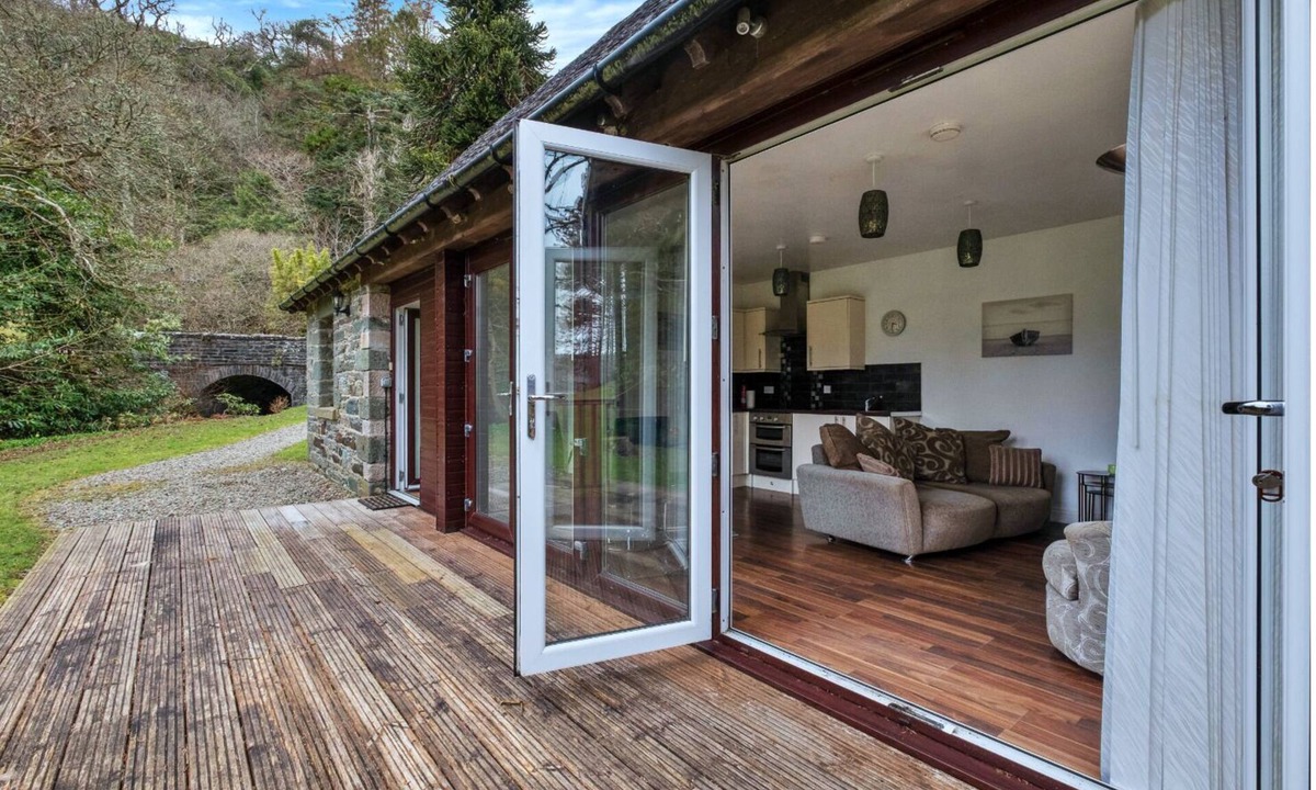 Lochgilphead House | The Turbine House: Cosy Romantic Getaway on Private Ellary Estate -Pets Welcome