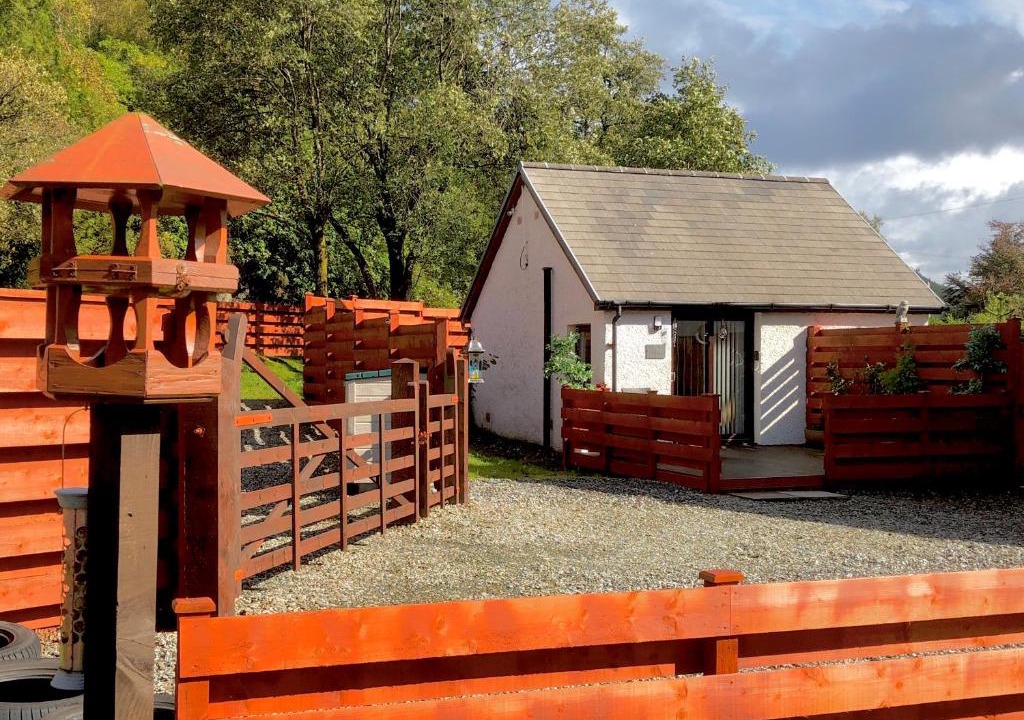 Rashfield Cabin | The Wee Ludging - A Cosy Riverside Cottage for Two