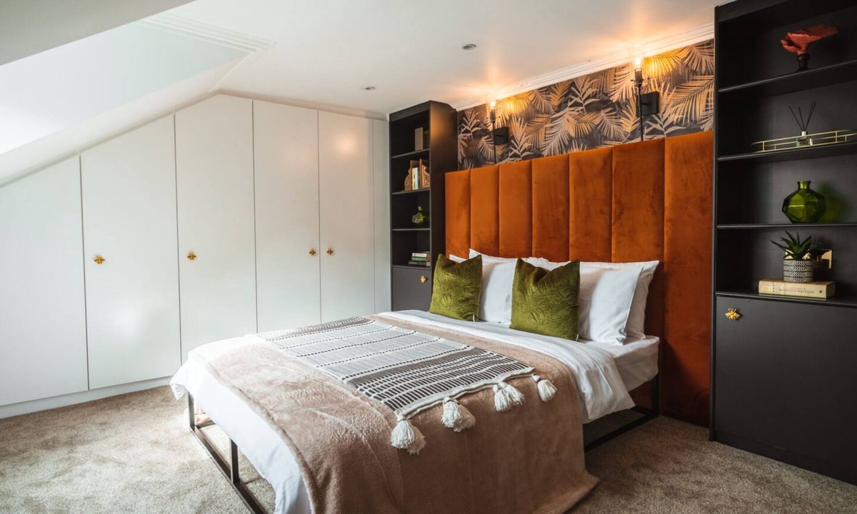 Glasgow Westend Apartment | The West End Loft - 5* - Free Private Parking!