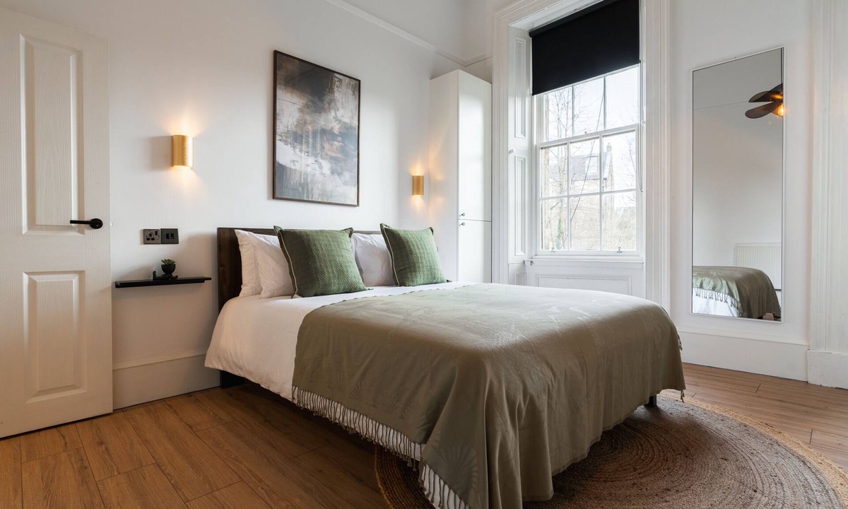 North West Apartment | The West End Retreat - 5 star Apartment