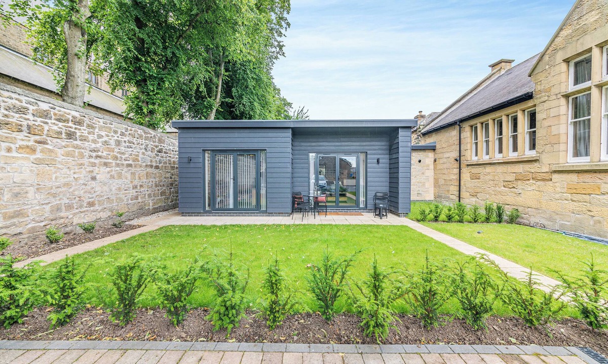 South Charlton Cottage | This is a wonderful, spacious, bright and airy apartment for couples.