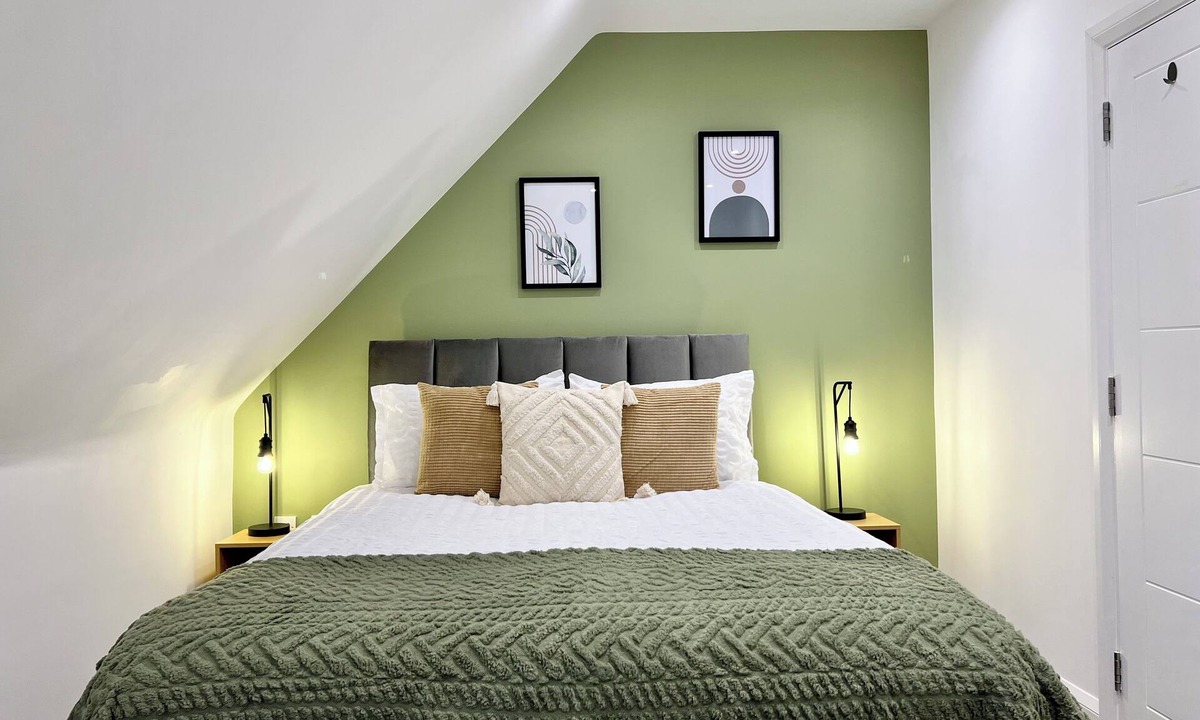 Borehamwood Apartment | This weekend! | FREE Parking | 2-mins to station