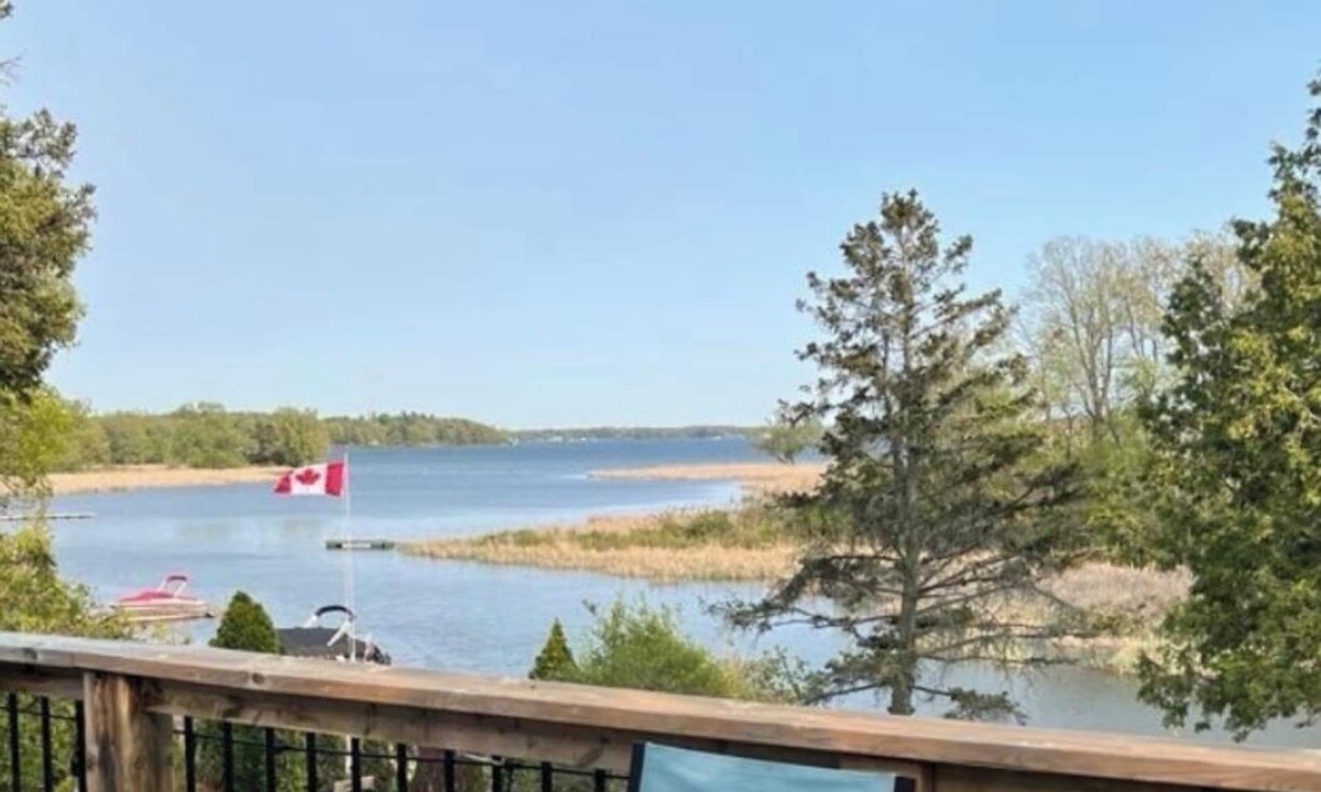 Leeds and the Thousand Islands House | Thousand Islands Pet Friendly Home Gananoque Kingston Ontario,
