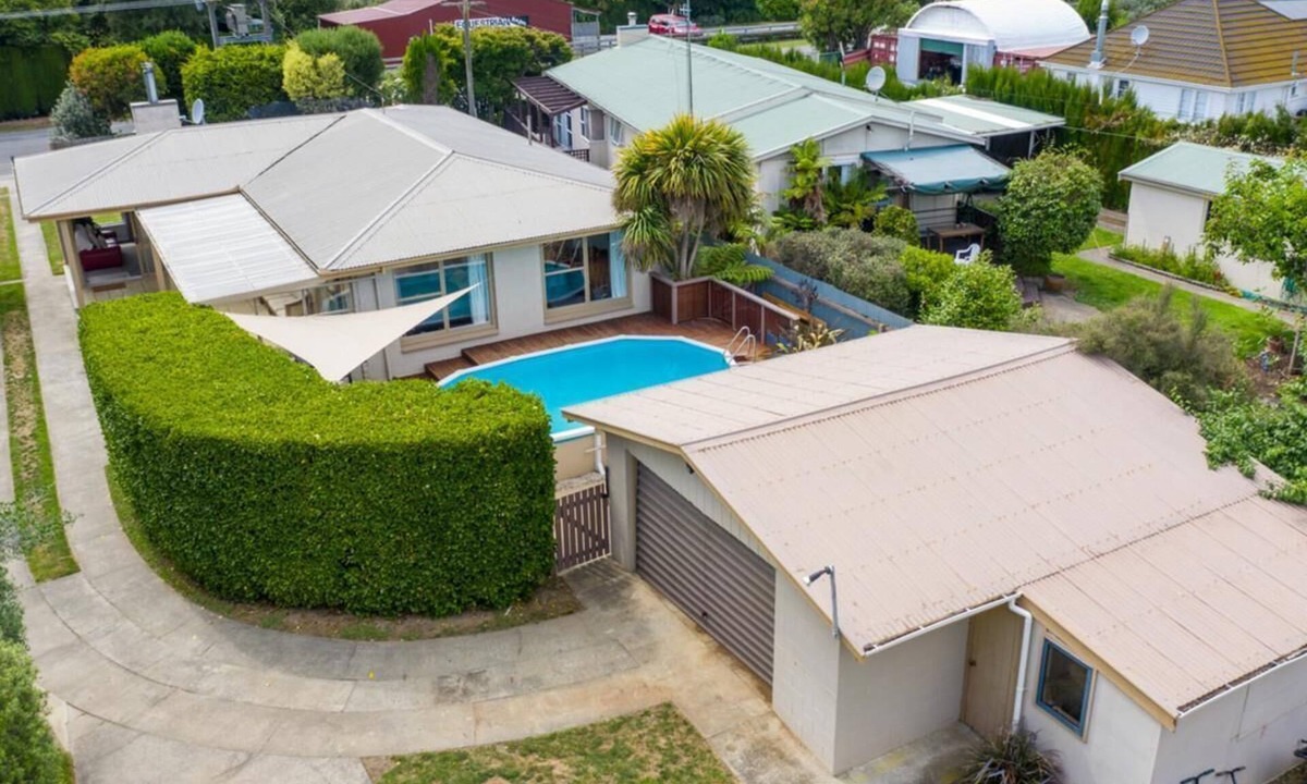Blenheim House | Three Bedroom Home with a Pool & Fireplace