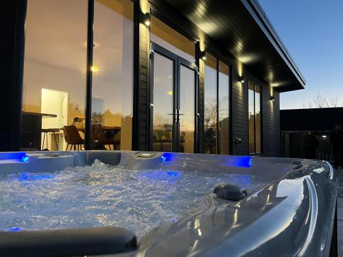 Wick Villa | Thrumster Lodges - 3 Luxurious Self Catering Lodges on the NC500, 2 with Hot Tubs