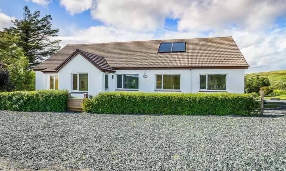 Aultbea Cottage | TIGH NA SITH, pet friendly, country holiday cottage in Aultbea