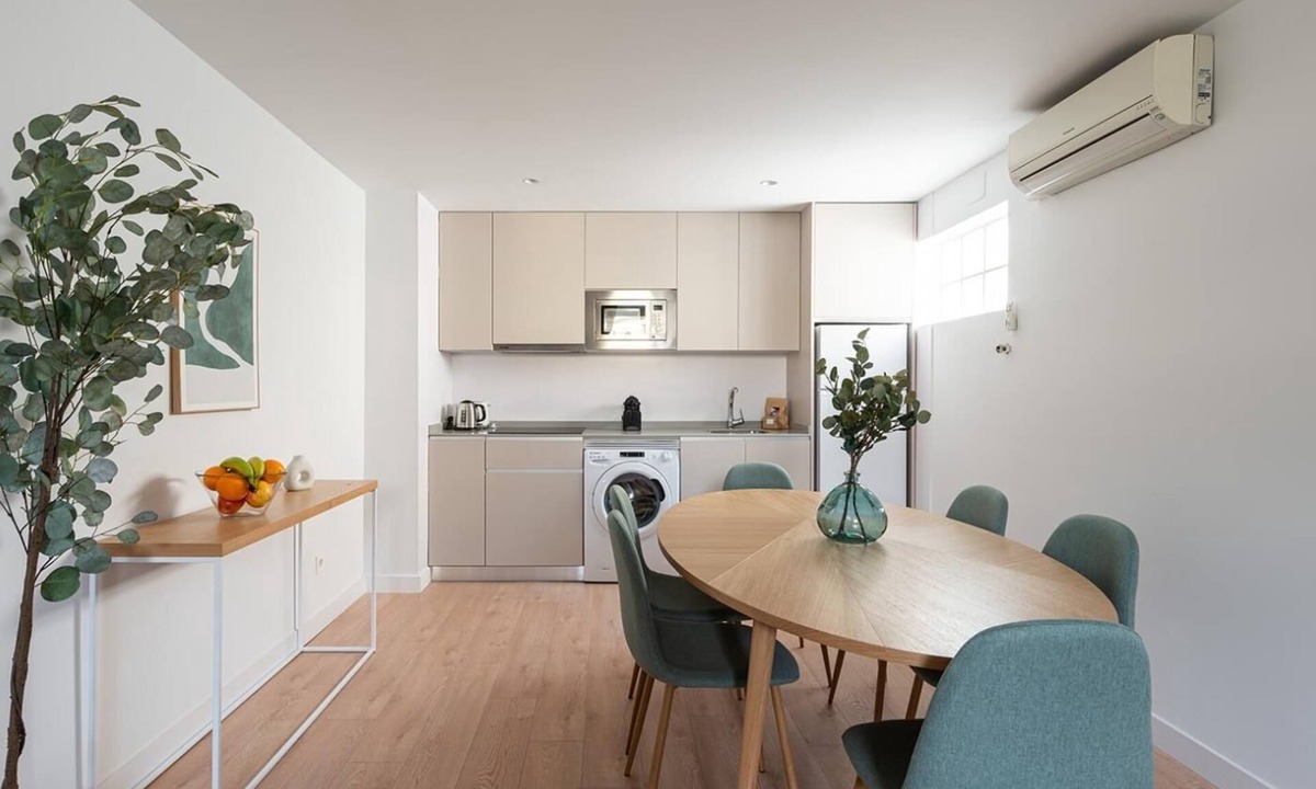 Embajadores Apartment | Tirso de Molina - 2 Bedroom Penthouse with sofa bed