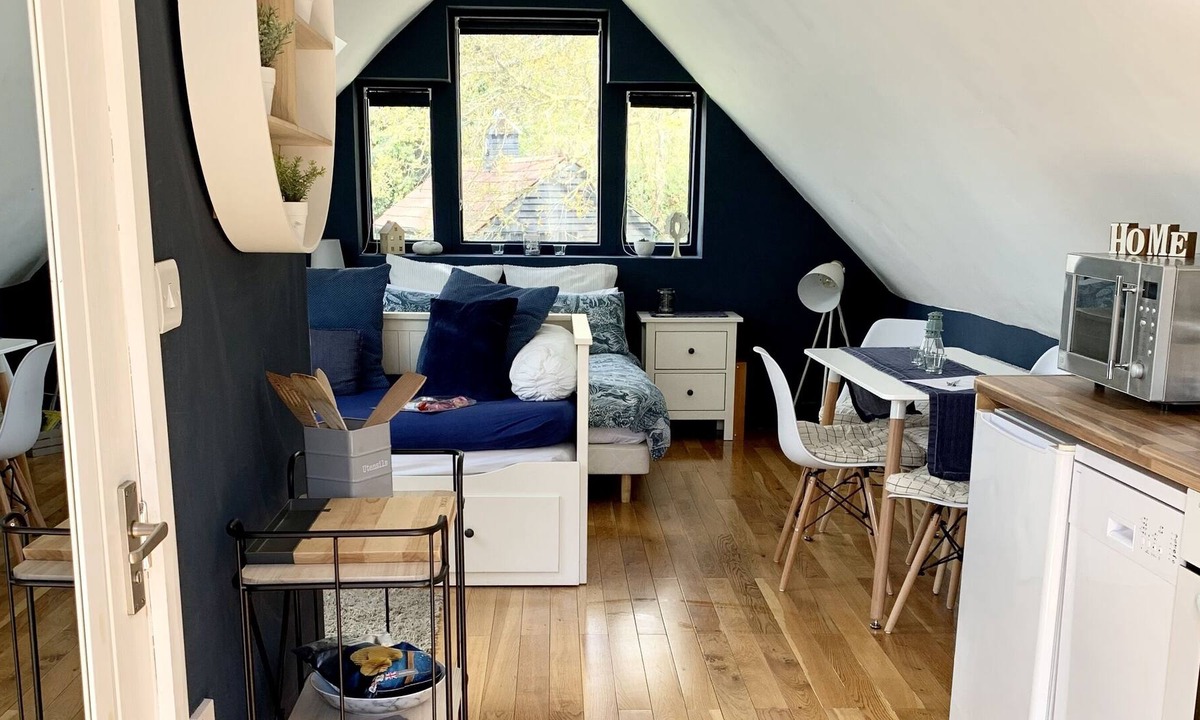 Bury St Edmunds Apartment | Tollgate Lodge Studio Apartment - Private Entrance