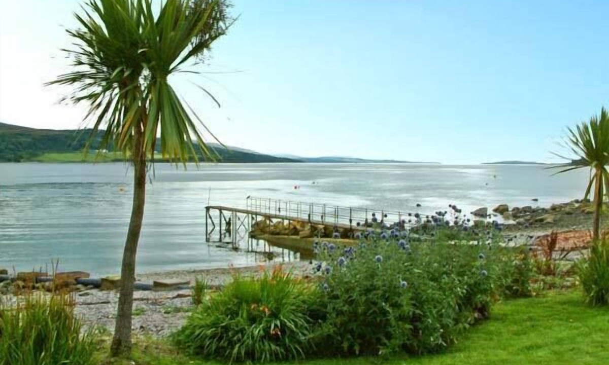 Tighnabruaich Cottage | Top Flat
