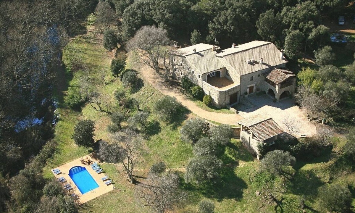 Camos Villa | Top-rated 1100m2 stone mansion, 12BR+12BA. Large pool/garden/gamesroom & views!