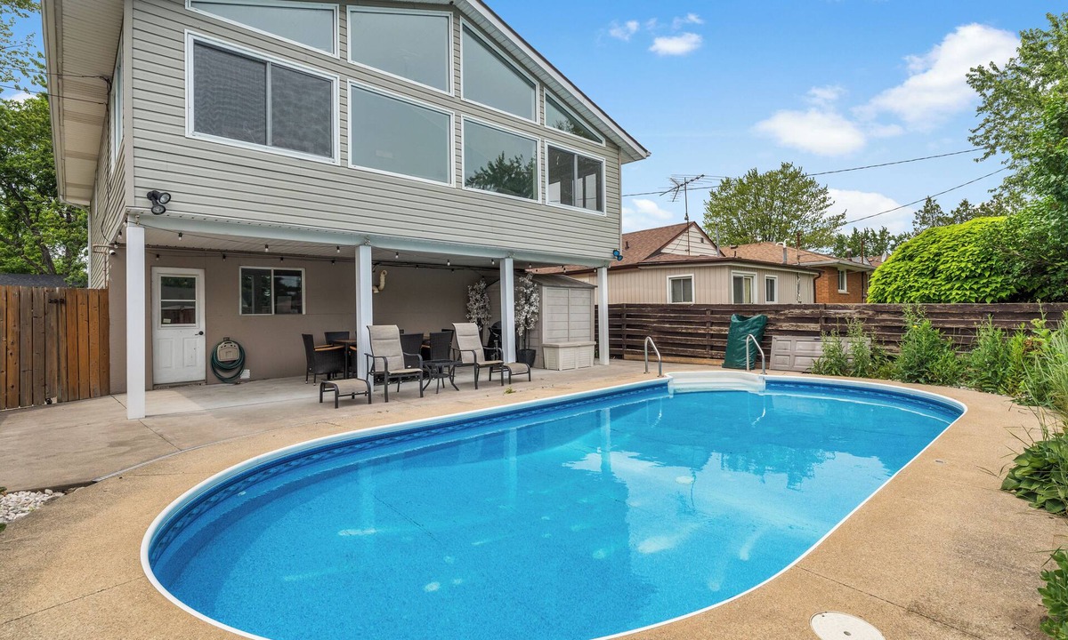 Riverside House | TOP Rated Home: Cozy & Spacious Family Home w/Fireplace, Sunroom and Heated Pool